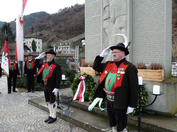 2016_Lana_Hofer Gedenken Kranzniederlegung_am_Kriegerdenkmal_Foto_SK_Lana (Andere)