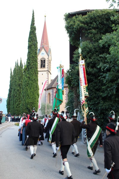 2017_Burgstall_Burgstaller Kirchtag Einzug 01 (Andere)