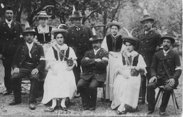 Der Vorstand der Standschützen Nals anlässlich eines Festes im Jahr 1908