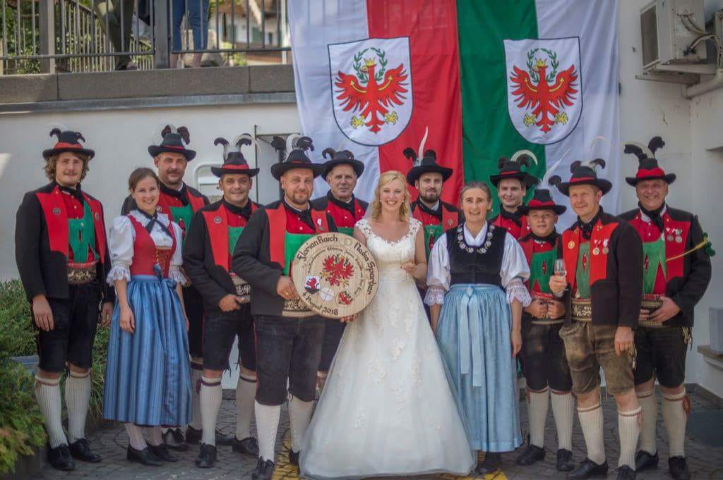 2018_Dorf Tirol Schenna_Schützenhochzeit Nadia und Florian (1)