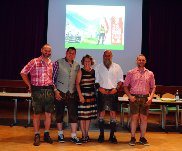 Das OK-Team informierte die Vereinsvertreterinnen und -vertreter über Ablauf und Programm des Alpenregionstreffens 2020 in St. Martin: (v.l.n.r.) Lukas Fahrner (OK-Chef), Armin Oberprantacher (Schützenhauptmann Kompanie St. Martin), Rosmarie Pamer (Bürgermeisterin St. Martin) , Jürgen Wirth Anderlan (Landeskommandant des Südtiroler Schützenbundes) und Hannes Holzner (Bezirksmajor Burggrafenamt/Passeier) _