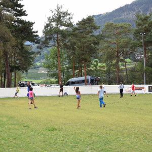 Gemütlicher Nachmittag auf dem Tartscher Bühel mit dem Fußballspiel „Jung gegen Alt“