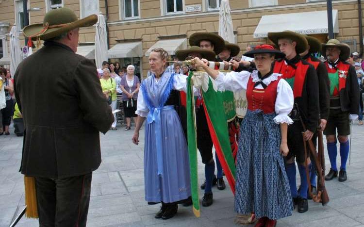 2015_Meran_Herz Jesu Prozession Berg Feuer (4)