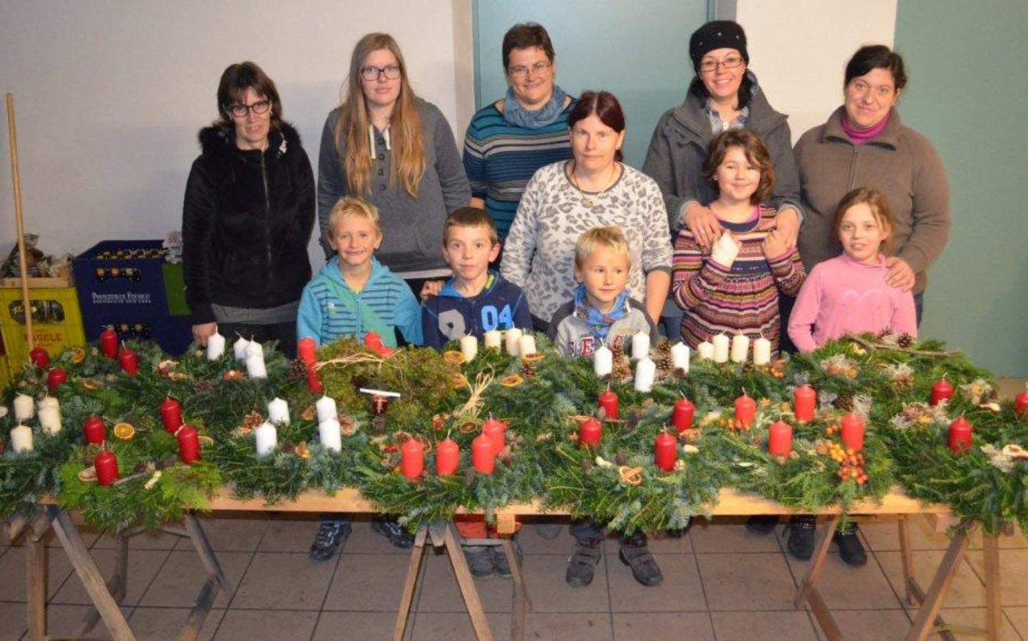 2015_Burgstall_Adventskranz basteln Jugend (1) (Andere)