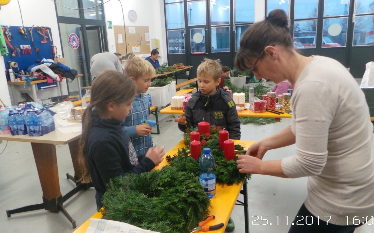 2017_Burgstall_Jungschützen Adventskränze (2)