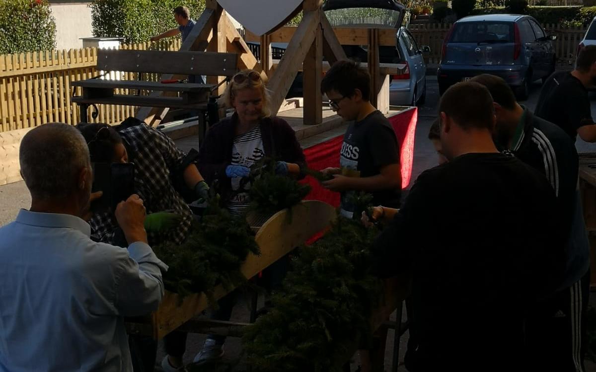 2018_Algund Bezirk_Aufbau Schmücken Traubenfest Festwagen (10)