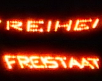 Bergfeuer über dem Meraner Talkessel
